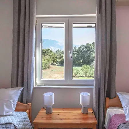 Joleni In Keramies Feriehus